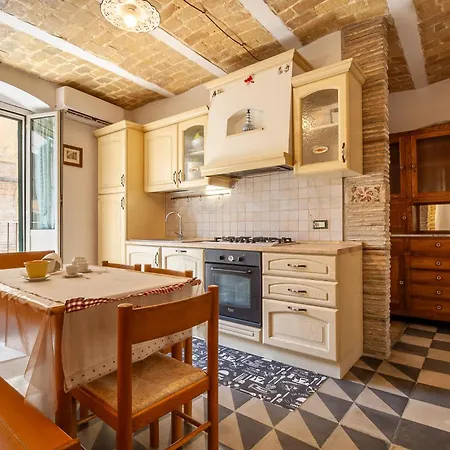 Casa Nel Borgo - Welchome アパート